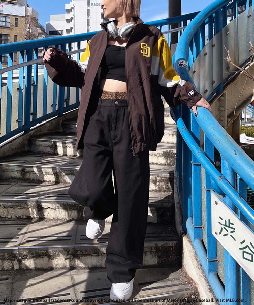 BACK TO THE FIELD(バック トゥー ザ フィールド)の「【MLB】ドルマン配色ナイロンブルゾン(ナイロンジャケット・レディース・ブラック系/ブルー系/ブラウン系・FREE)」の17枚目の写真