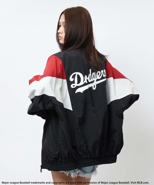 BACK TO THE FIELD(バック トゥー ザ フィールド)の「【MLB】ドルマン配色ナイロンブルゾン(ナイロンジャケット・レディース・ブラック系/ブルー系/ブラウン系・FREE)」の22枚目の写真