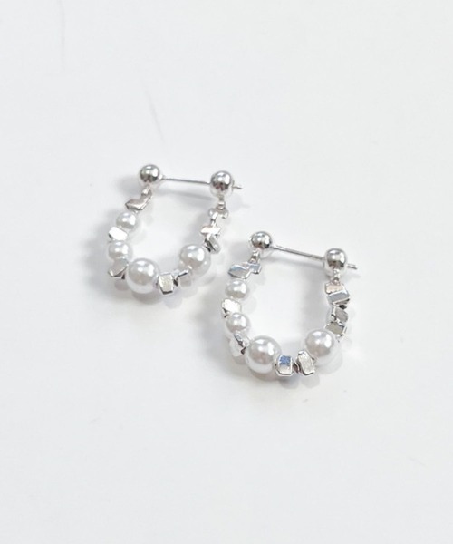 yu-ka(ユーカ)の「YU-KA:パールコンビ フープピアス Pearl combination hoop pierce(ピアス(両耳用)・レディース・シルバー・FREE)」の1枚目の写真