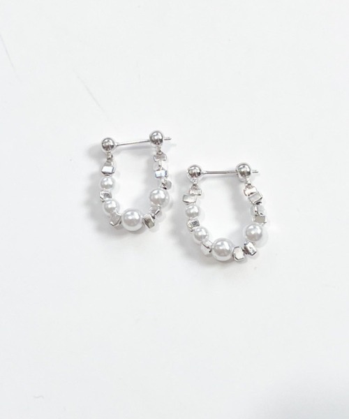 yu-ka(ユーカ)の「YU-KA:パールコンビ フープピアス Pearl combination hoop pierce(ピアス(両耳用)・レディース・シルバー・FREE)」の2枚目の写真