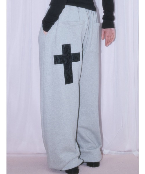NIIER NOR(ニアノア)の「A'GEM/9 × .kom 『NIIER NOR/ニーアノア』 LACE CROSS SWEATPANTS/レースクロススウェットパンツ(スウェットパンツ・レディース・ホワイト/グレー・FREE)」の1枚目の写真