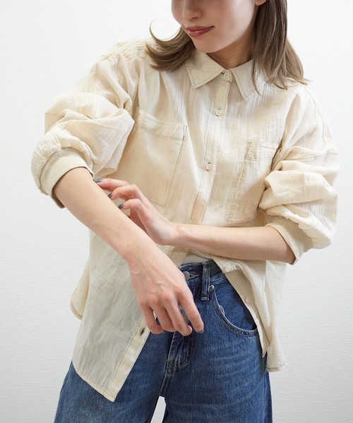 gossara(ゴサラ)の「2.2オンスデニムリブ袖シャツ(シャツ/ブラウス・レディース・ライトベージュ/ブラック/ブルー・FREE)」の4枚目の写真