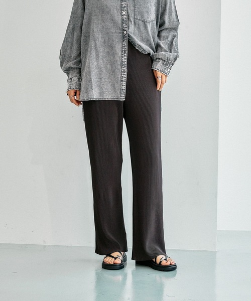 LEPSIM（レプシィム）の「《セルフカット可能》プリーツイージーパンツ　601345（その他パンツ・レディース・イエロー/ブルー/グレイッシュベージュ/カーキ/ブラック/ダークブラウン・FREE）」の2枚目の写真