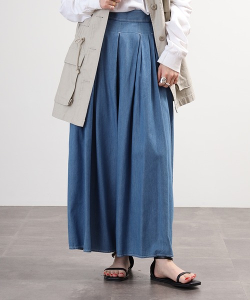 EGLANTINE(エグランティーヌ)の「EGLANTINE タックワイド テンセルデニムパンツ(デニムパンツ・レディース・ネイビー/ブルー・40)」の1枚目の写真