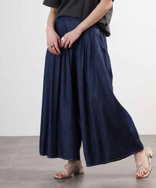 EGLANTINE(エグランティーヌ)の「EGLANTINE タックワイド テンセルデニムパンツ(デニムパンツ・レディース・ネイビー/ブルー・40)」の7枚目の写真