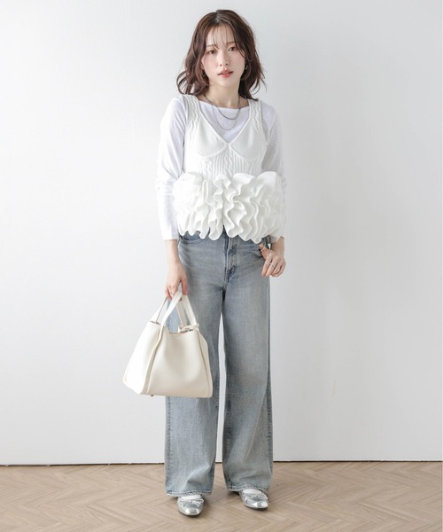 AMELY(エミリー)の「ボリュームフリル ニットビスチェ(タンクトップ・レディース・ホワイト/ブラック・フリー)」の5枚目の写真