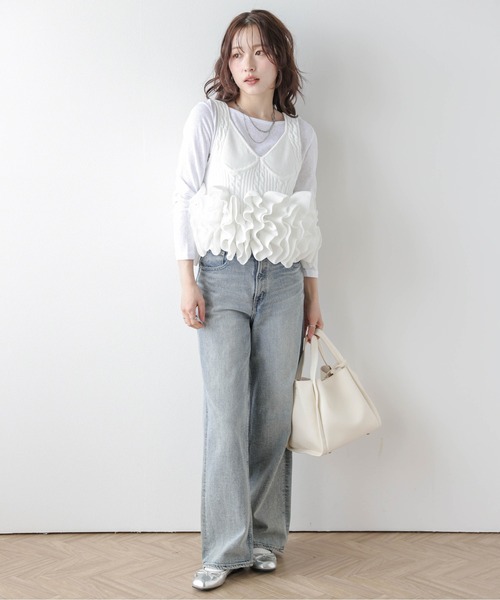 AMELY(エミリー)の「ボリュームフリル ニットビスチェ(タンクトップ・レディース・ホワイト/ブラック・フリー)」の6枚目の写真