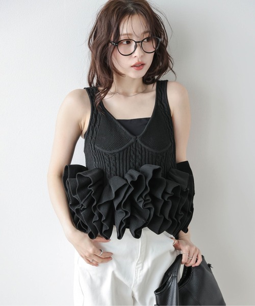 AMELY(エミリー)の「ボリュームフリル ニットビスチェ(タンクトップ・レディース・ホワイト/ブラック・フリー)」の16枚目の写真