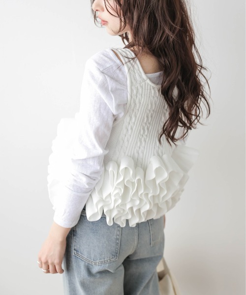 AMELY(エミリー)の「ボリュームフリル ニットビスチェ(タンクトップ・レディース・ホワイト/ブラック・フリー)」の4枚目の写真