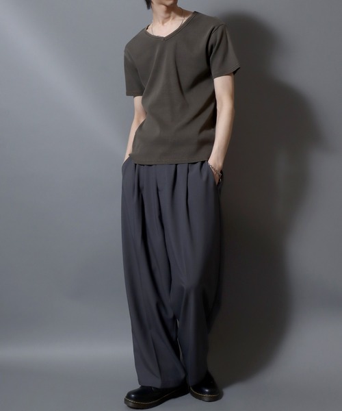 ANPAS（アンパス）の「Pigment-Dyed Ribbed-Knit V-Neck Short-Sleeve Tee / ピグメント加工 Vネック半袖Tシャツ ヴィンテージ風 メンズ レディース ユニセックス 無地 トップス（Tシャツ/カットソー・メンズ・ブラウン/チャコールグレー・S/M/L）」の9枚目の写真
