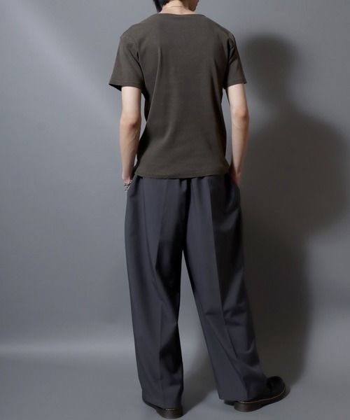 ANPAS（アンパス）の「Pigment-Dyed Ribbed-Knit V-Neck Short-Sleeve Tee / ピグメント加工 Vネック半袖Tシャツ ヴィンテージ風 メンズ レディース ユニセックス 無地 トップス（Tシャツ/カットソー・メンズ・ブラウン/チャコールグレー・S/M/L）」の10枚目の写真