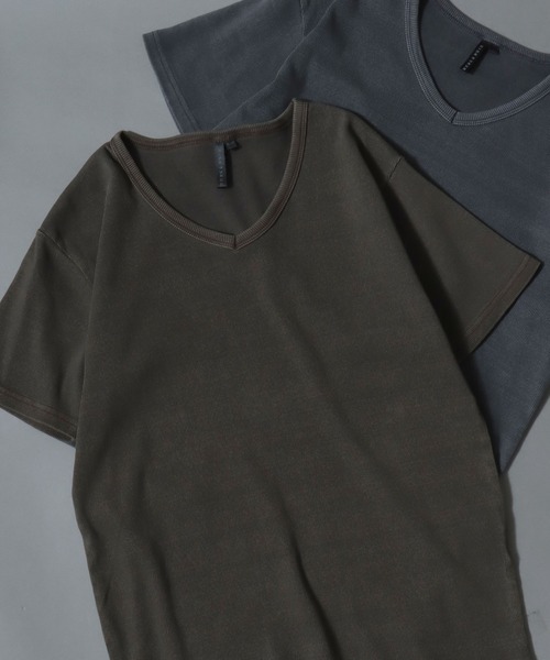 ANPAS（アンパス）の「Pigment-Dyed Ribbed-Knit V-Neck Short-Sleeve Tee / ピグメント加工 Vネック半袖Tシャツ ヴィンテージ風 メンズ レディース ユニセックス 無地 トップス（Tシャツ/カットソー・メンズ・ブラウン/チャコールグレー・S/M/L）」の7枚目の写真