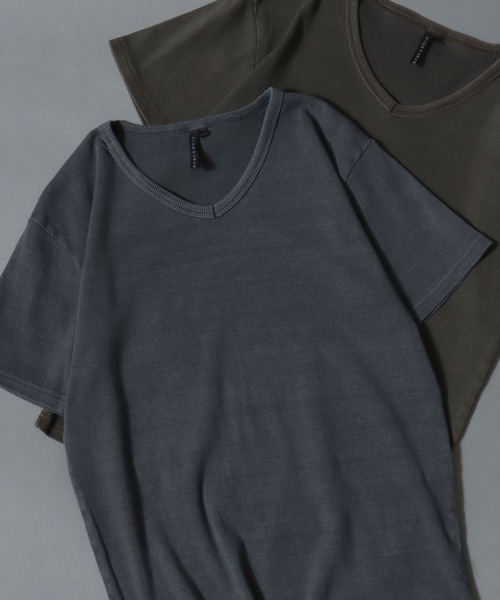 ANPAS（アンパス）の「Pigment-Dyed Ribbed-Knit V-Neck Short-Sleeve Tee / ピグメント加工 Vネック半袖Tシャツ ヴィンテージ風 メンズ レディース ユニセックス 無地 トップス（Tシャツ/カットソー・メンズ・ブラウン/チャコールグレー・S/M/L）」の3枚目の写真