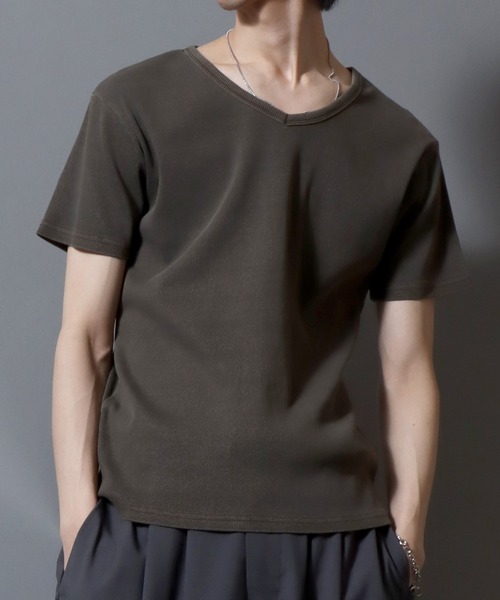 ANPAS（アンパス）の「Pigment-Dyed Ribbed-Knit V-Neck Short-Sleeve Tee / ピグメント加工 Vネック半袖Tシャツ ヴィンテージ風 メンズ レディース ユニセックス 無地 トップス（Tシャツ/カットソー・メンズ・ブラウン/チャコールグレー・S/M/L）」の16枚目の写真