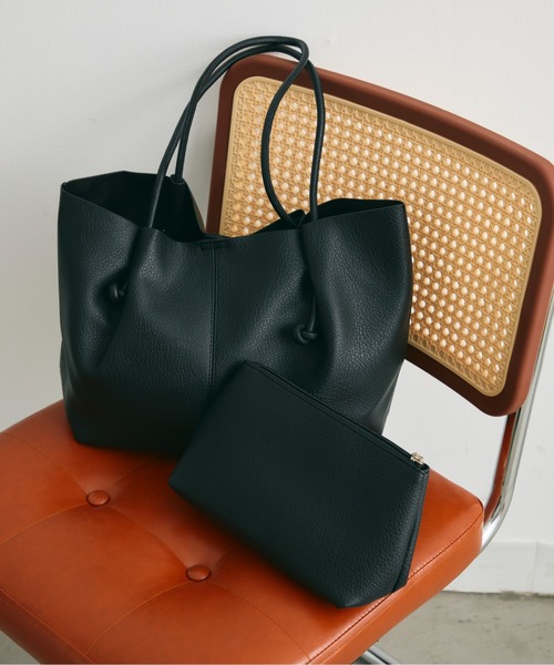Trish(トリッシュ)の「ノットストリングポーチ付きショルダーBAG(ショルダーバッグ・レディース・ブラック/ベージュ・FREE)」の2枚目の写真