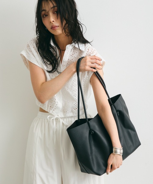 Trish(トリッシュ)の「ノットストリングポーチ付きショルダーBAG(ショルダーバッグ・レディース・ブラック/ベージュ・FREE)」の4枚目の写真
