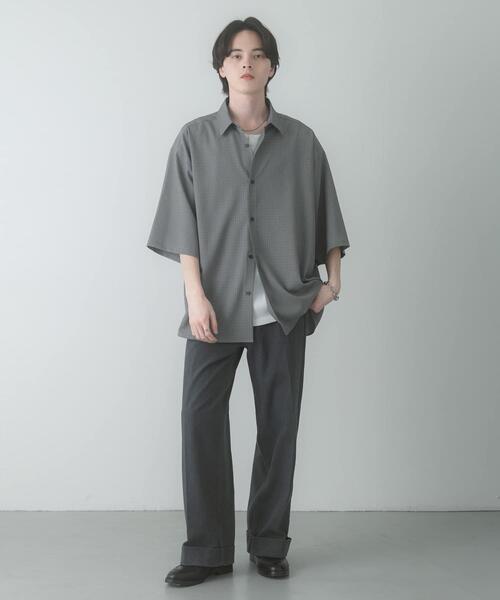 SENSE OF PLACE by URBAN RESEARCH(センスオブプレイスバイアーバンリサーチ)の「『ユニセックス』マイクロチェックエクストラルーズショートスリーブシャツ(シャツ/ブラウス・メンズ・グリーン/ネイビー/ホワイト/ブラウン/ブラック/ベージュ・LARGE/MEDIUM)」の9枚目の写真