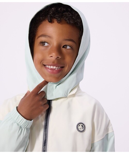 PETIT BATEAU（プチバトー）の「カラーブロックウィンドブレーカー（マウンテンパーカー・キッズ・ホワイト系その他・3YEAR/4YEAR/5YEAR）」の3枚目の写真