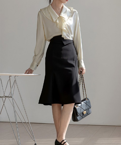 CHUL(チュル)の「フリルカラーデザイン長袖ブラウス(シャツ/ブラウス・レディース・ホワイト・MEDIUM/SMALL/X-LARGE/LARGE)」の2枚目の写真