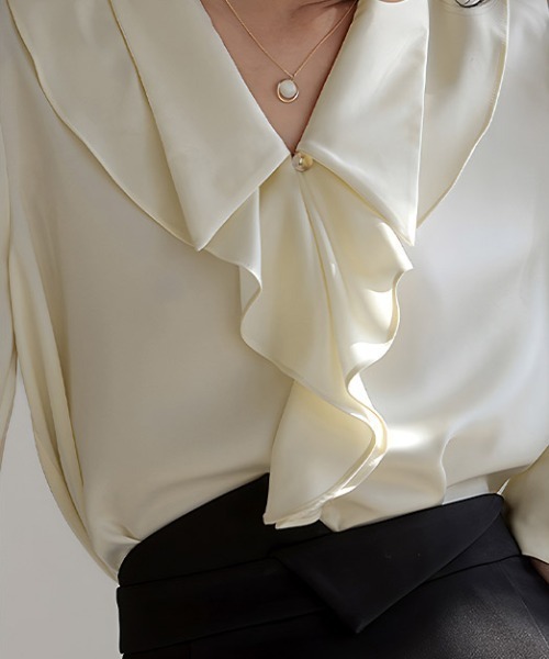 CHUL(チュル)の「フリルカラーデザイン長袖ブラウス(シャツ/ブラウス・レディース・ホワイト・MEDIUM/SMALL/X-LARGE/LARGE)」の3枚目の写真