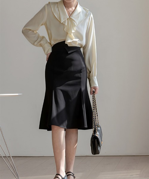 CHUL(チュル)の「フリルカラーデザイン長袖ブラウス(シャツ/ブラウス・レディース・ホワイト・MEDIUM/SMALL/X-LARGE/LARGE)」の4枚目の写真