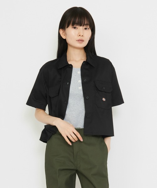 Dickies(ディッキーズ)の「Dickies/ディッキーズ クロップド ワークシャツ 半袖(シャツ/ブラウス・レディース・ホワイト/ブラック・SMALL/MEDIUM/X-SMALL)」の2枚目の写真