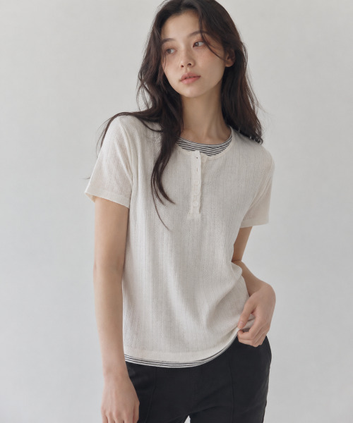 SAYUU（サユ）の「ソフトレイヤードヘンリーネック半袖Tシャツクリーム（Tシャツ/カットソー・レディース・Cream・FREE）」の2枚目の写真