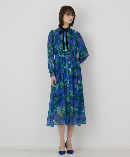 GRACE CONTINENTAL(グレースコンチネンタル)の「ローズプリントフレアワンピース(ワンピース・レディース・ブルー/ブラック・38/36)」の4枚目の写真
