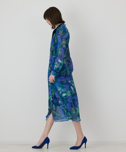 GRACE CONTINENTAL(グレースコンチネンタル)の「ローズプリントフレアワンピース(ワンピース・レディース・ブルー/ブラック・38/36)」の6枚目の写真