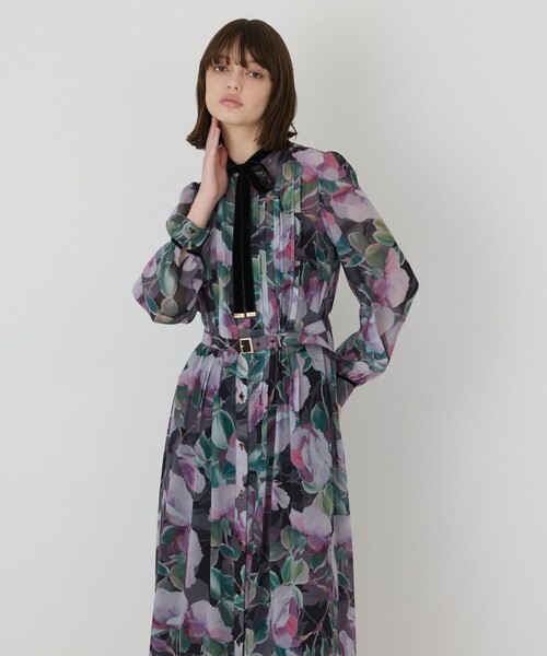 GRACE CONTINENTAL(グレースコンチネンタル)の「ローズプリントフレアワンピース(ワンピース・レディース・ブルー/ブラック・38/36)」の20枚目の写真