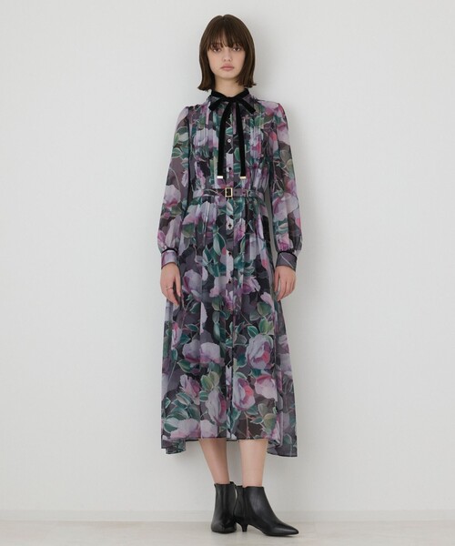 GRACE CONTINENTAL(グレースコンチネンタル)の「ローズプリントフレアワンピース(ワンピース・レディース・ブルー/ブラック・38/36)」の3枚目の写真