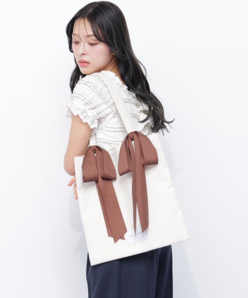 JILL by JILL STUART(ジルバイジルスチュアート)の「<RIBBONシリーズ>ダブルリボントートバッグ(ショルダーバッグ・レディース・ブラウン/ホワイト/ブラック系その他/ブラック・FREE)」の2枚目の写真