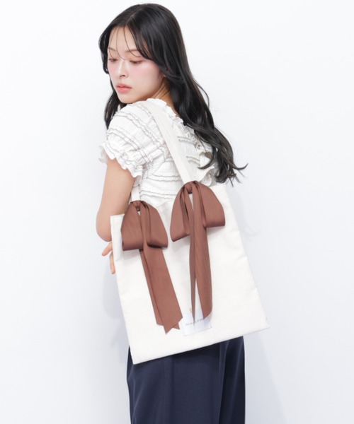 JILL by JILL STUART(ジルバイジルスチュアート)の「<RIBBONシリーズ>ダブルリボントートバッグ(ショルダーバッグ・レディース・ブラウン/ホワイト/ブラック系その他/ブラック・FREE)」の20枚目の写真