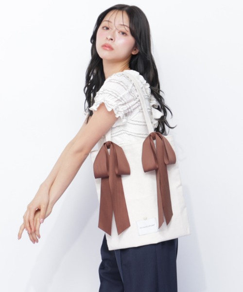 JILL by JILL STUART(ジルバイジルスチュアート)の「<RIBBONシリーズ>ダブルリボントートバッグ(ショルダーバッグ・レディース・ブラウン/ホワイト/ブラック系その他/ブラック・FREE)」の22枚目の写真