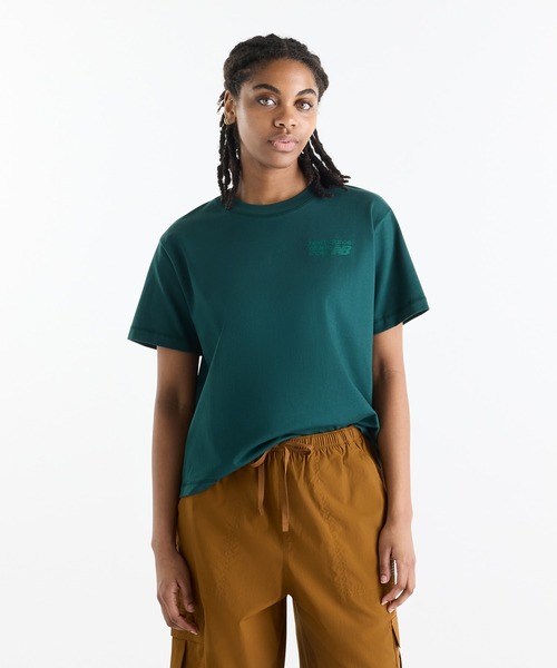 NEW BALANCE(ニューバランス)の「Athletics プレミアムロゴヒップ丈ショートスリーブTシャツ(リラックス)(Tシャツ/カットソー・レディース・ダークグリーン/ラベンダー/ヘザーグレー・SMALL/XX-LARGE/X-LARGE/LARGE/MEDIUM)」の2枚目の写真