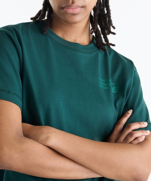 NEW BALANCE(ニューバランス)の「Athletics プレミアムロゴヒップ丈ショートスリーブTシャツ(リラックス)(Tシャツ/カットソー・レディース・ダークグリーン/ラベンダー/ヘザーグレー・SMALL/XX-LARGE/X-LARGE/LARGE/MEDIUM)」の9枚目の写真