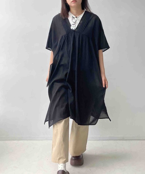 AS KNOW AS plus（アズノゥアズプラス）の「〇ひんやり冷感 ナチュラルVネック半袖ワンピース インナータンク付き 2点セットアイテム（ワンピース・レディース・ミント/ブラウン/ブラック・FREE）」の2枚目の写真