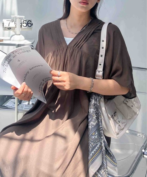 AS KNOW AS plus（アズノゥアズプラス）の「〇ひんやり冷感 ナチュラルVネック半袖ワンピース インナータンク付き 2点セットアイテム（ワンピース・レディース・ミント/ブラウン/ブラック・FREE）」の8枚目の写真