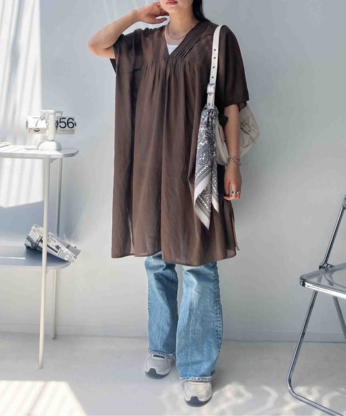 AS KNOW AS plus（アズノゥアズプラス）の「〇ひんやり冷感 ナチュラルVネック半袖ワンピース インナータンク付き 2点セットアイテム（ワンピース・レディース・ミント/ブラウン/ブラック・FREE）」の4枚目の写真