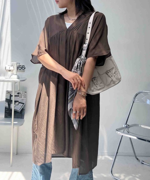 AS KNOW AS plus（アズノゥアズプラス）の「〇ひんやり冷感 ナチュラルVネック半袖ワンピース インナータンク付き 2点セットアイテム（ワンピース・レディース・ミント/ブラウン/ブラック・FREE）」の12枚目の写真