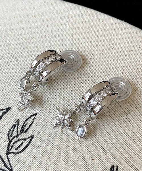 LA VORAGINE(ラ ヴォラジネ)の「キラキラ輝く雪花八芒星モチーフ イヤリング 無穴対応 上品おしゃれ女性用イヤリング(イヤリング・レディース・Silver・FREE)」の4枚目の写真