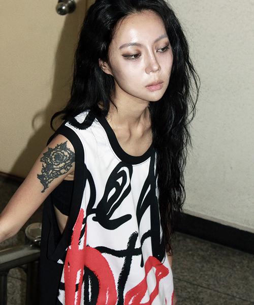 DEMARC(ドゥマーク)の「Street graffiti oversize sleeveless(Tシャツ/カットソー・レディース・その他・MEDIUM/LARGE)」の4枚目の写真