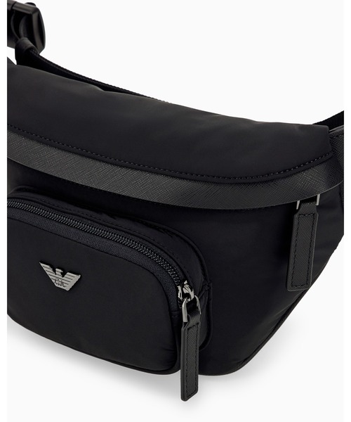 EMPORIO ARMANI(エンポリオアルマーニ)の「<オンライン限定>【エンポリオ アルマーニ】メタルロゴ付き リサイクルナイロン ウエストバッグ(ボディバッグ/ウエストポーチ・メンズ・ブラック・FREE)」の4枚目の写真