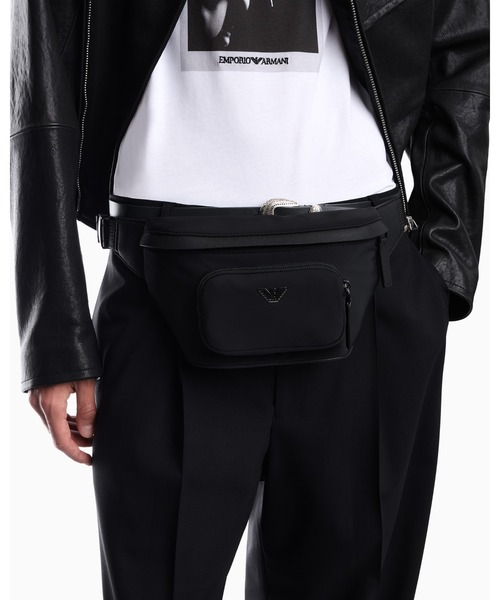EMPORIO ARMANI(エンポリオアルマーニ)の「<オンライン限定>【エンポリオ アルマーニ】メタルロゴ付き リサイクルナイロン ウエストバッグ(ボディバッグ/ウエストポーチ・メンズ・ブラック・FREE)」の6枚目の写真