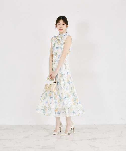 tocco closet(トッコ クローゼット)の「2WAYボウタイリボン付きラメシフォンフラワープリントプリーツティアードワンピース(ワンピース・レディース・ピンク/イエロー・M)」の4枚目の写真
