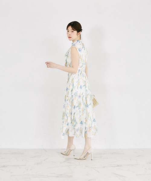 tocco closet(トッコ クローゼット)の「2WAYボウタイリボン付きラメシフォンフラワープリントプリーツティアードワンピース(ワンピース・レディース・ピンク/イエロー・M)」の5枚目の写真