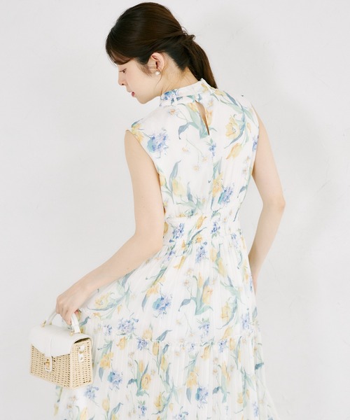 tocco closet(トッコ クローゼット)の「2WAYボウタイリボン付きラメシフォンフラワープリントプリーツティアードワンピース(ワンピース・レディース・ピンク/イエロー・M)」の11枚目の写真