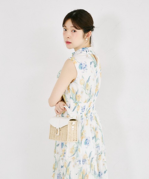 tocco closet(トッコ クローゼット)の「2WAYボウタイリボン付きラメシフォンフラワープリントプリーツティアードワンピース(ワンピース・レディース・ピンク/イエロー・M)」の10枚目の写真