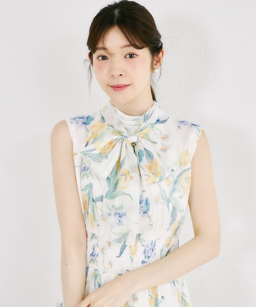 tocco closet(トッコ クローゼット)の「2WAYボウタイリボン付きラメシフォンフラワープリントプリーツティアードワンピース(ワンピース・レディース・ピンク/イエロー・M)」の9枚目の写真
