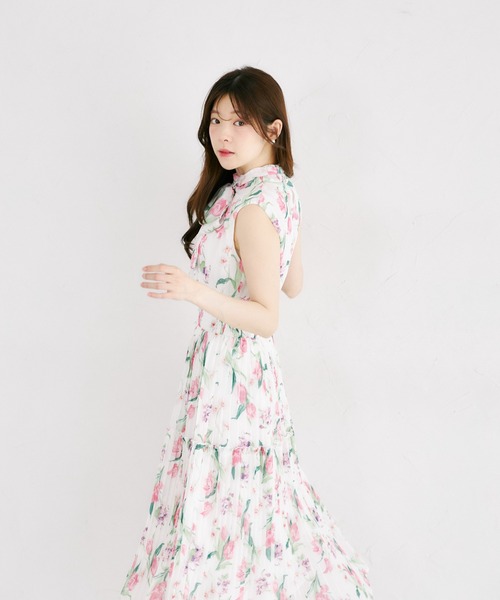 tocco closet(トッコ クローゼット)の「2WAYボウタイリボン付きラメシフォンフラワープリントプリーツティアードワンピース(ワンピース・レディース・ピンク/イエロー・M)」の19枚目の写真